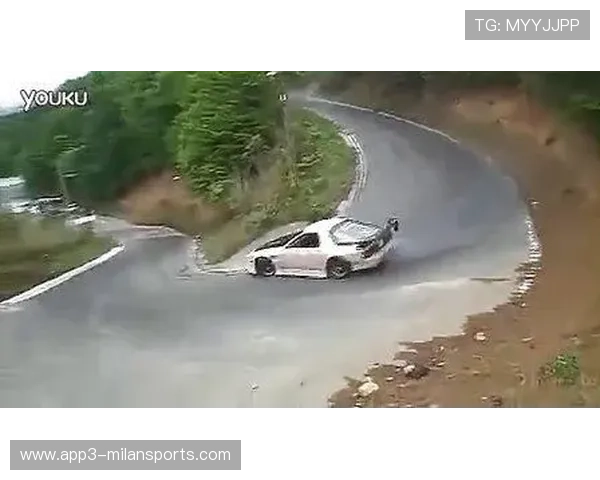 “飘逸漂移：弯道飞舞的速度艺术”，漂移入弯教学