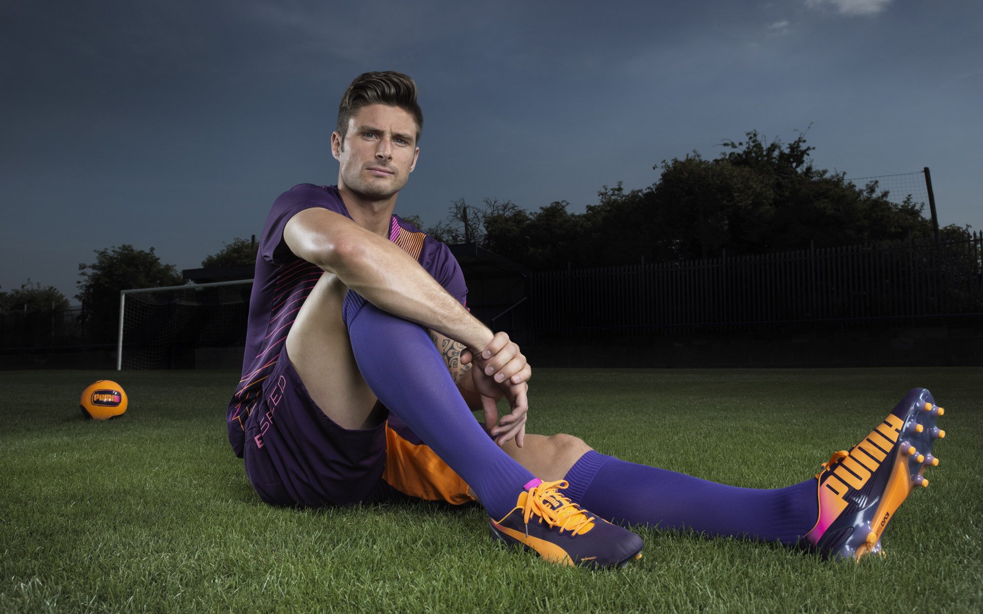 米兰体育APP下载-《堡垒之夜》“未来光影”赛季上线，奇幻创意等你发掘！